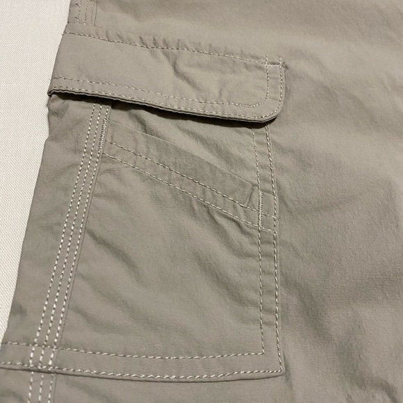 The North Face Woman’s Khaki Tan Hiking Shorts Size 2.  Quick Dry Fabric. - Picture 6 of 14